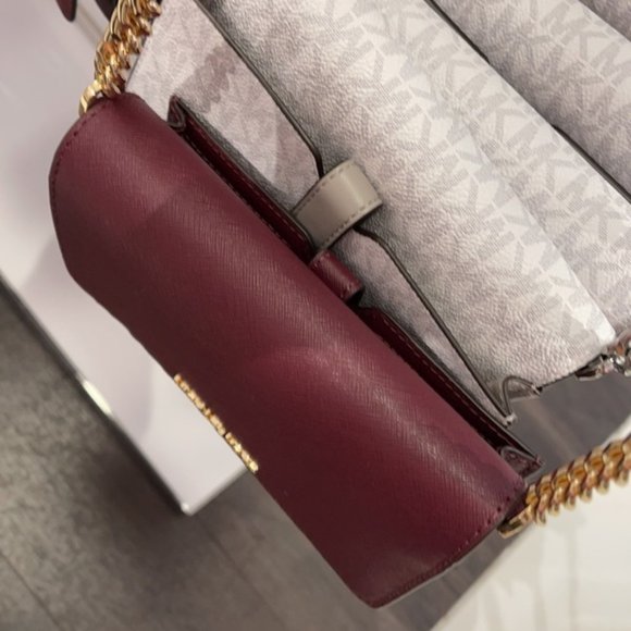 MICHAEL KORS Jet Set Travel Medium Phone Xbody - Picture 4 of 11